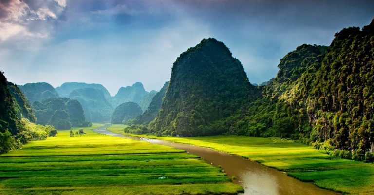 Từ Hà Nội đi Ninh Bình cách bao nhiêu km? đi đường nào?