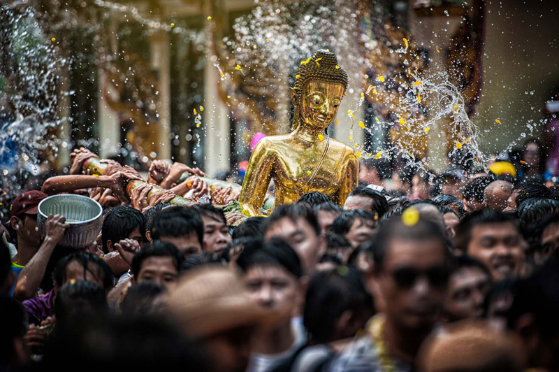 Ngày đầu tiên của lễ hội Songkran