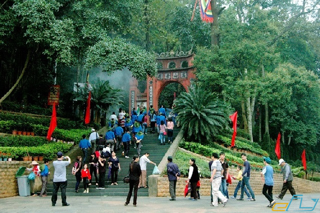 Cẩm nang du lịch Phú Thọ: tham quan đền hùng