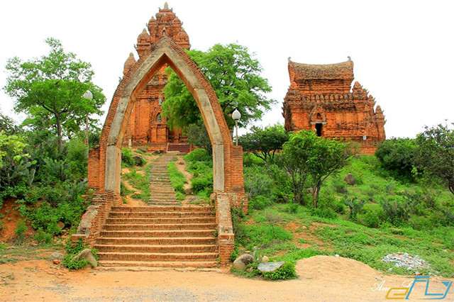 cẩm nang kinh nghiệm du lịch Ninh Thuận 2018: tháp chăm poklong giarai